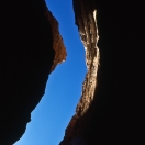 Взгляд вверх из каньона